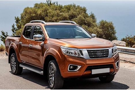 NİSSAN NAVARA 2015+ IÇIN UYUMLU TAVAN ÇITASI (VIDALI)